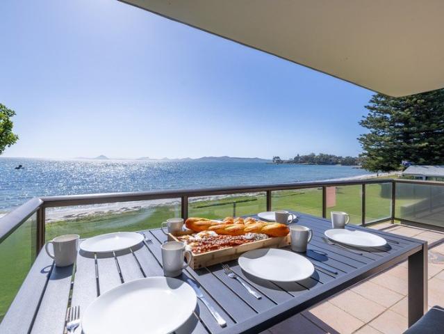 WATERFRONT LIVING