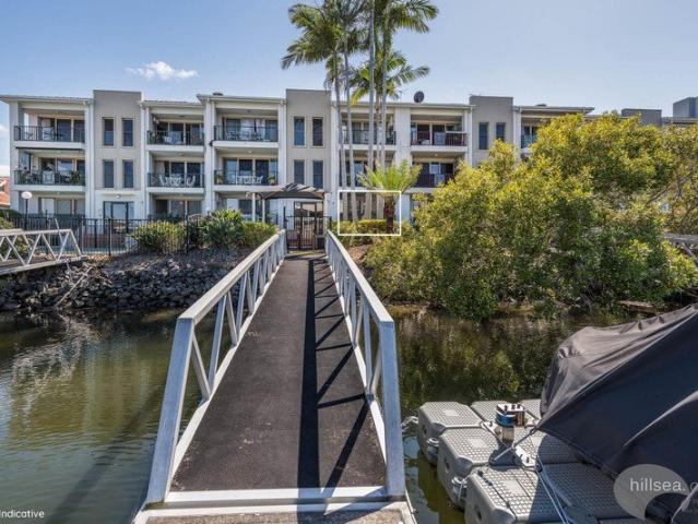 WATERFRONT LIVING WITH MARINA BERTH & BRIDGE FREE BROADWATER ACCESS