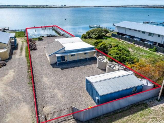 Waterfront Living with a Relaxed Coorong Vibe