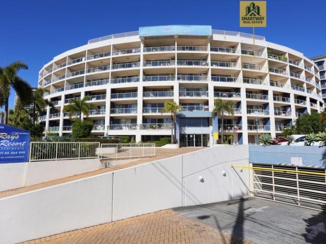 WATERFRONT LIVING WITH BROADWATER VIEWS