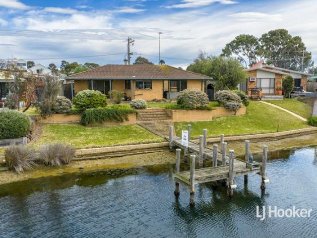 WATERFRONT LIVING WITH FULL JETTY BERTH