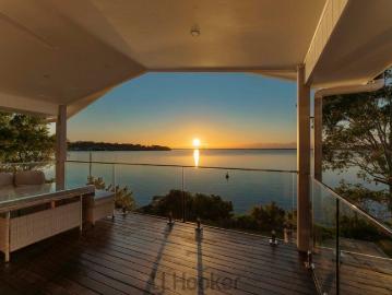 WATERFRONT LIVING WITH PANORAMIC LAKE VIEWS