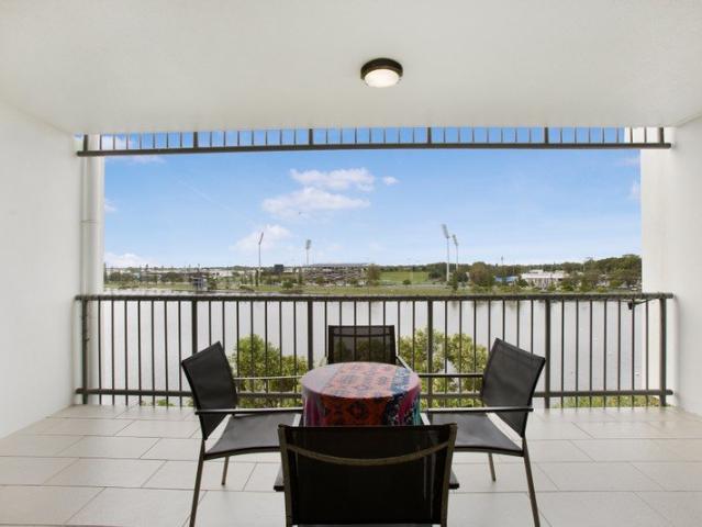 Waterfront Living With Stunning Lake Kawana Outlook