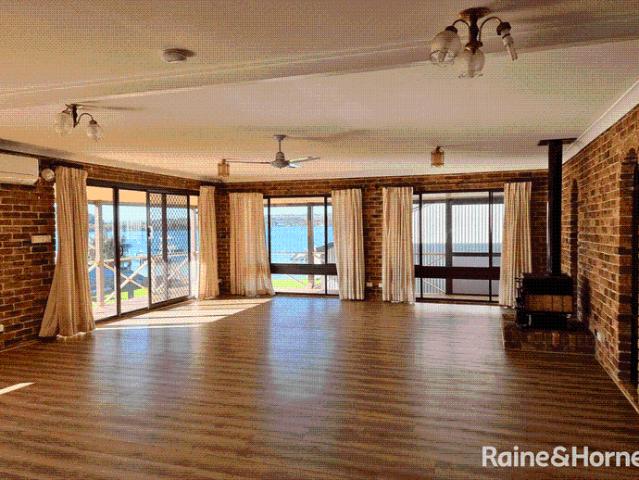 Waterfront Living with Stunning Shoalhaven River Views