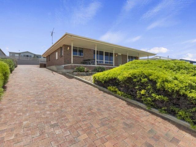 Waterfront Living with Uninterrupted Coastal Views