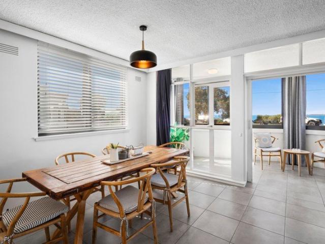 Stunning Waterfront Residence with Panoramic Bay Views Flexible Short Term Leasing