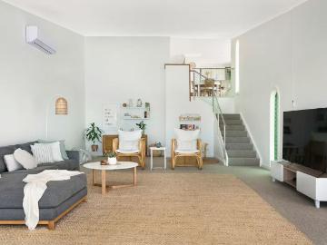 WATERFRONT LIVING AT ITS FINEST FULLY FURNISHED 4 BEDROOM HOME WITH PRIVATE JETTY