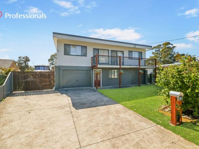WATERFRONT LIVING. DUAL ACCOMMODATION. ENDLESS POTENTIAL