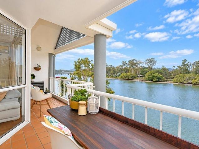 Waterfront living, fully renovated, nothing more to spend