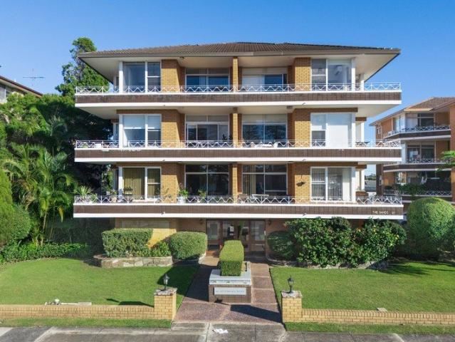 WATERFRONT LIVING IN TIGHTLY HELD 'THE SANDS'