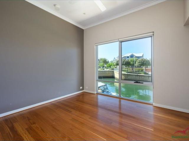 WATERFRONT LIVING IN MANDURAH OCEAN MARINA!