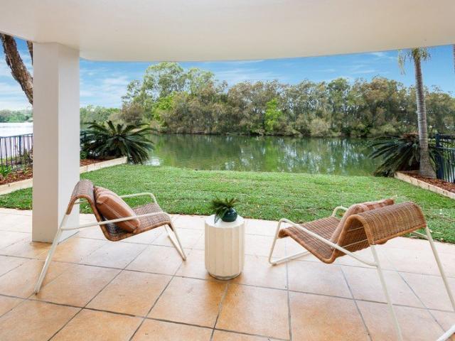 Waterfront Living in Prestigious Varsity Shores