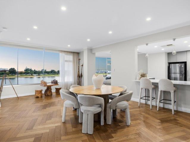 Lake front living in tightly Held Island Point