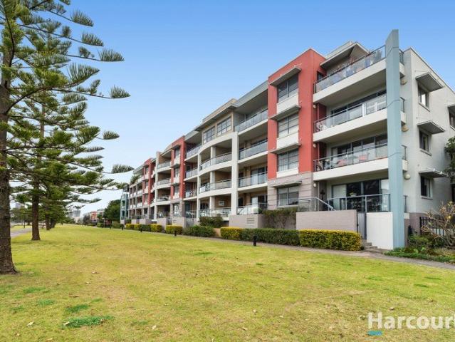 Waterfront living & resort facilities at Regatta Quay