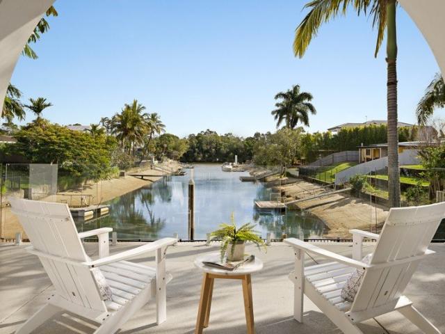Waterfront Living Seconds to the Main River