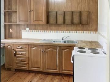 Waterfront Living Spacious 3 Bedroom Upstairs Residence