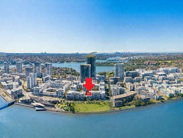 WATERFRONT PENTHOUSE | NORTH EAST WEST TRIPPLE ASPECT | OVERSIZED | OPEN 7 DAYS
