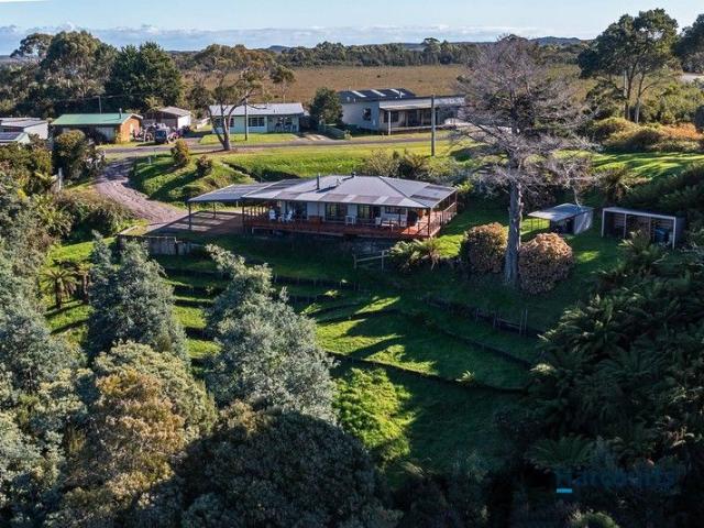 Waterfront Perfection on the Edge of Lettes Bay!