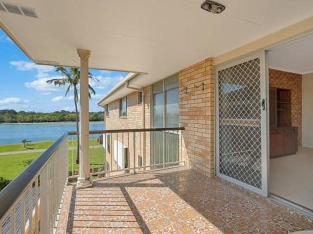 WATERFRONT POSITION | RENOVATE & REIMAGINE