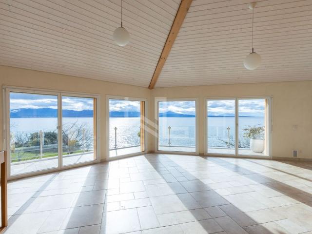Waterfront Property on Two Levels with direct Ground Access