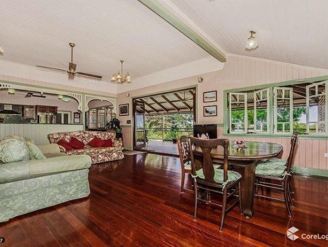 Waterfront Queenslander with Stunning Water Views