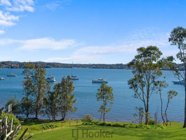 WATERFRONT RESERVE CLOSE TO EVERYTHING!