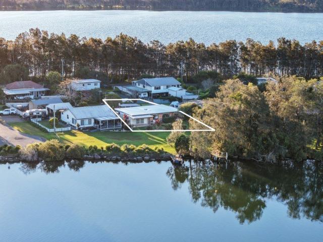 Waterfront reserve dual living