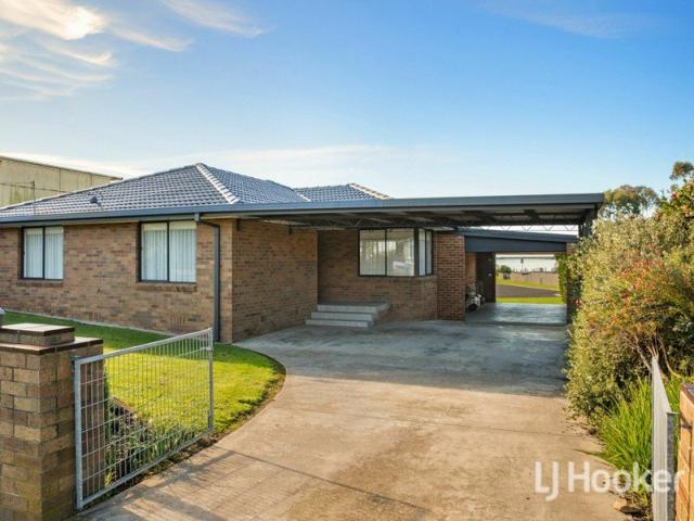 WATERFRONT RESERVE LIVING WITH STUNNING LAKE VIEWS