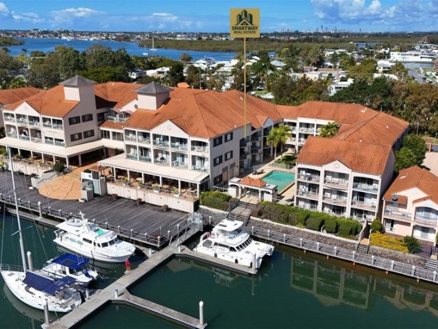 Waterfront Studio Apartment Prestigious Hope Harbour Marina Location