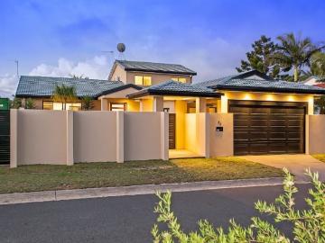 Waterfront Sanctuary in the Heart of Broadbeach Waters