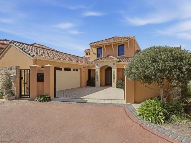 Waterfront Sophistication | 20.7m of Canal Frontage