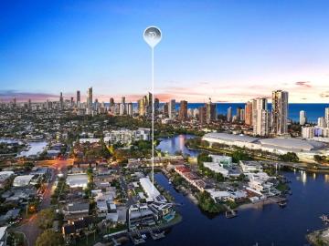 Waterfront Townhouse with Broadbeach Skyline Views Renovated, Private & Ready to Enjoy