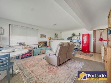Waterfront Unit LEMON TREE PASSAGE Power & Water Incl