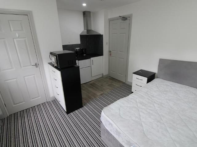 Watergall, PETERBOROUGH PE3 Studio to rent £725 pcm £167 pw