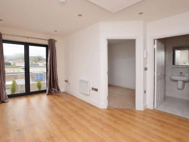 Waterhouse Street HP1, Hemel Hempstead, 1 bed flat to rent, £1,050 pcm | PrimeLocation