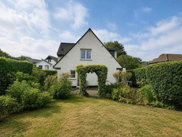 Waterloo, charming villa in a quiet residential area