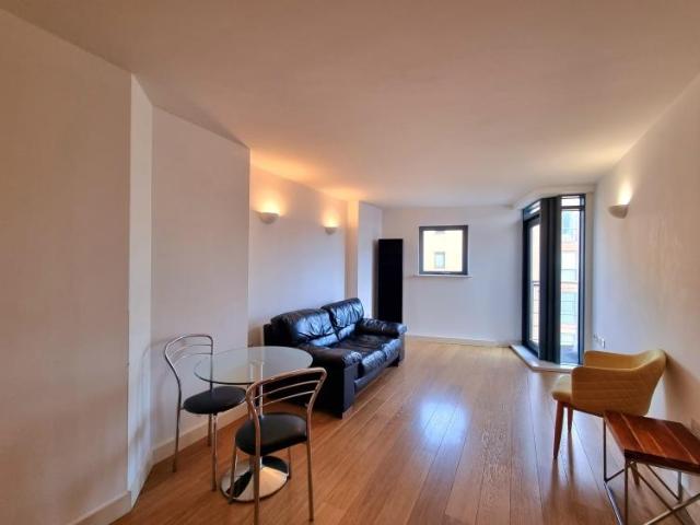 Waterloo Court, Leeds LS10 1 bed apartment to rent £875 pcm £202 pw