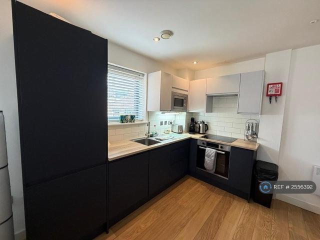 Waterloo Court, Leeds, LS10 2 bed flat to rent £1,450 pcm £335 pw