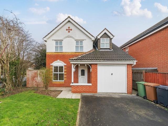 Waterloo Drive, Scartho Top, Grimsby. 3 bed house to rent £995 pcm £230 pw