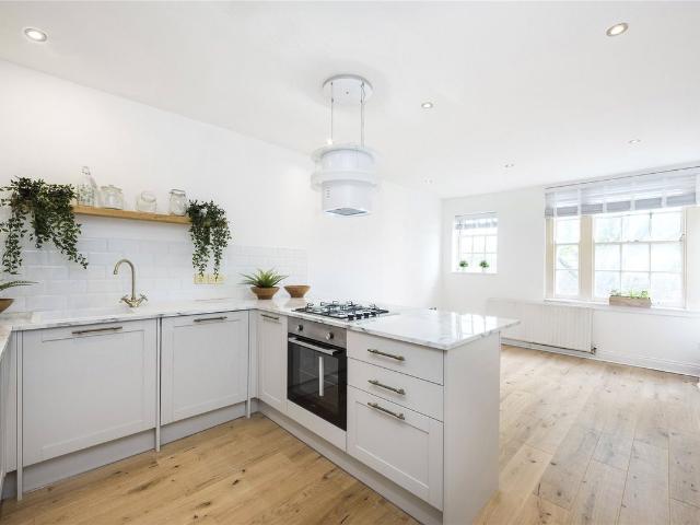 Waterloo House, 7 Byron Street E14, 1 bed flat to rent, £1,850 pcm | PrimeLocation