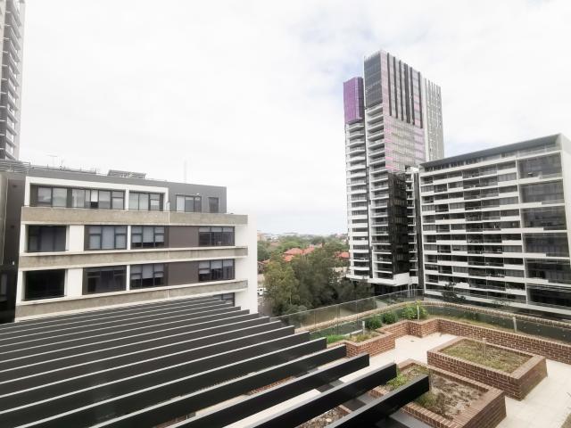 Waterloo ONE SPACIOUS BEDROOM PLUS STUDY APARTMENT! TO BE THE FIRST INSPECT!