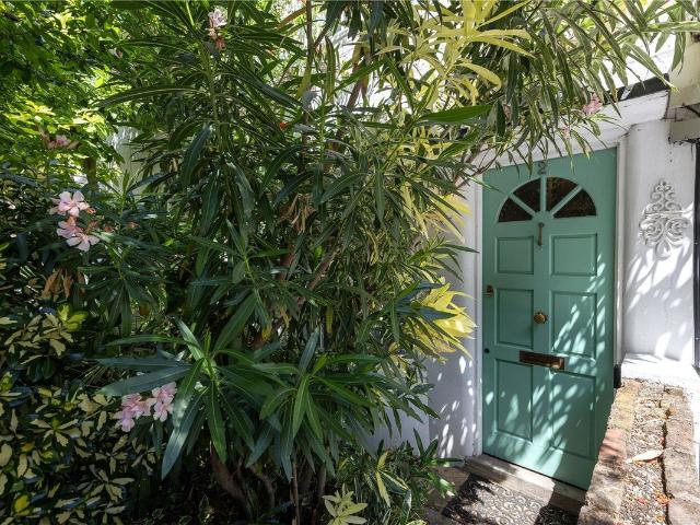 Waterloo Place, Richmond TW9, 2 bed terraced house to rent, £3,000 pcm | PrimeLocation