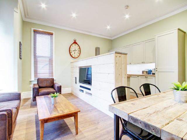Waterloo Road, Nottingham NG7, 2 bed terraced house to rent, £910 pppm | PrimeLocation