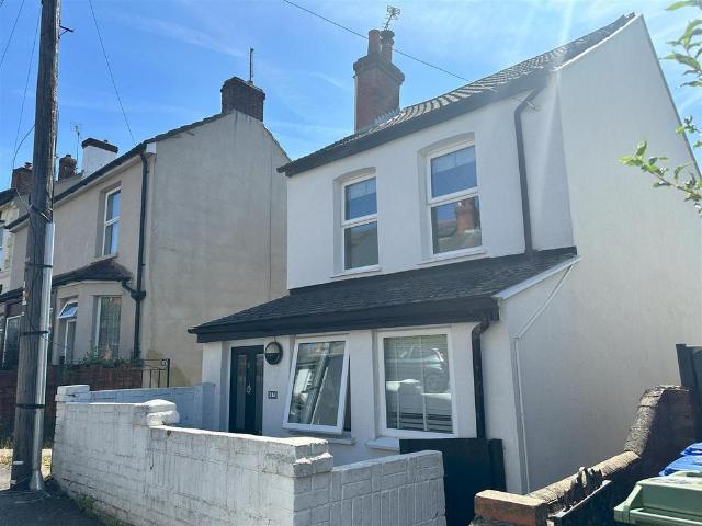 Waterloo Road, Aldershot 3 bed detached house to rent £1,750 pcm £404 pw