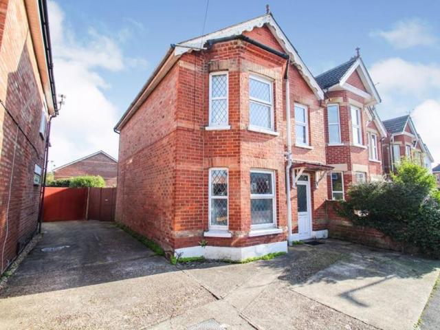 Waterloo Road, Bournemouth BH9 4 bed property to rent £2,400 pcm £554 pw