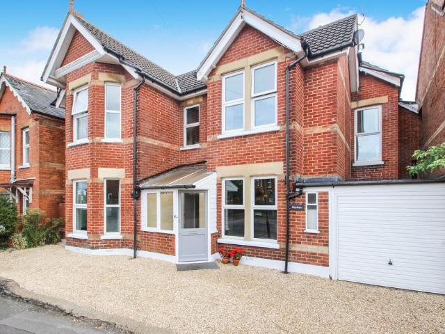 Waterloo Road, Bournemouth BH9 6 bed detached house to rent £3,900 pcm £900 pw