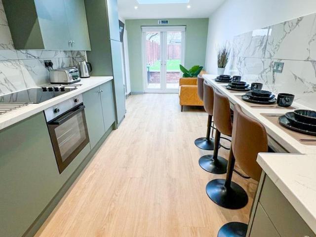 Waterloo Road, Gillingham, Kent, ME7 1 bed in a house share to rent £830 pcm £192 pw