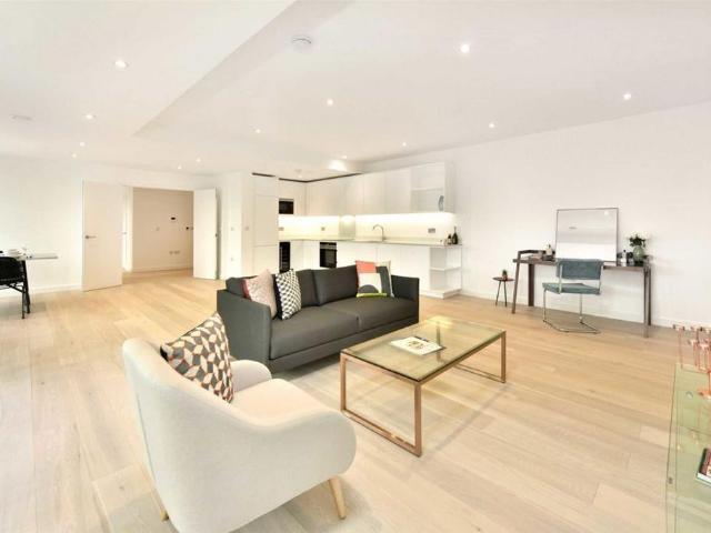 Waterloo Road, London SE1 2 bed flat to rent £4,350 pcm £1,004 pw
