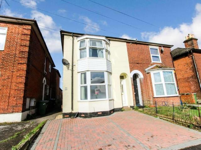 Waterloo Road, Southampton SO15 2 bed apartment to rent £1,195 pcm £276 pw