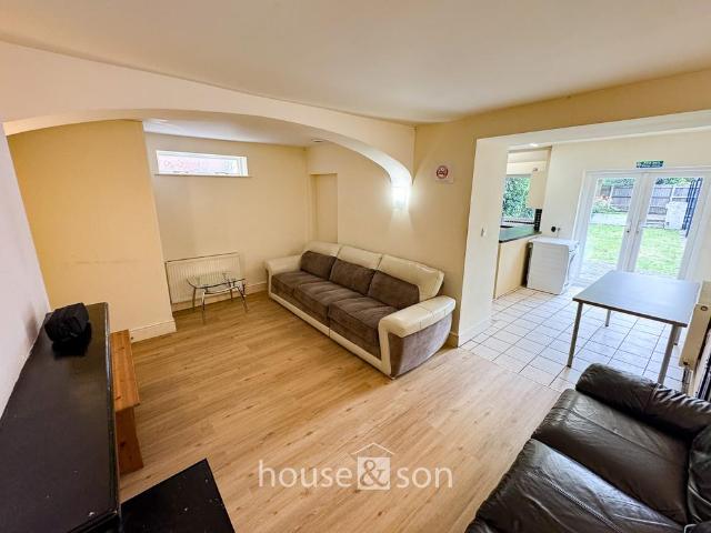 Waterloo Road, Winton 5 bed detached house to rent £3,000 pcm £692 pw